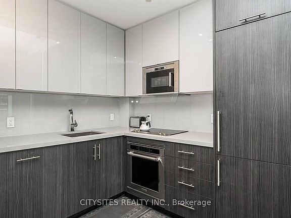 5th image of 330 Richmond St W #1120