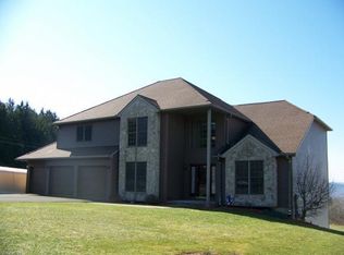 2 Eric Dr, Johnson City, NY 13790