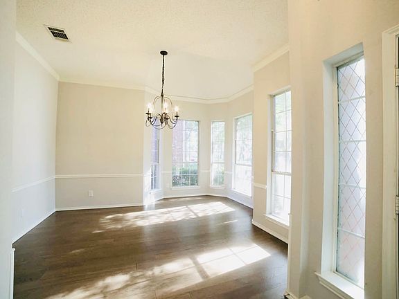 2nd image of 3114 Stonehenge Dr