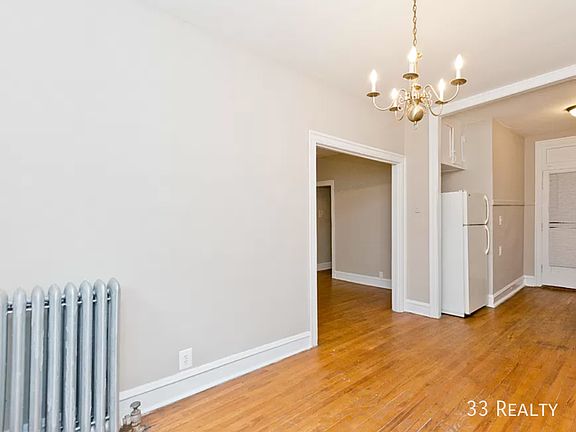 3rd image of 1333 W Touhy Ave APT 1W
