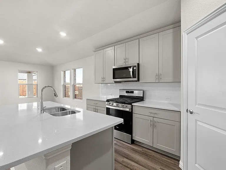304 Scenic Point Dr — Photo 6