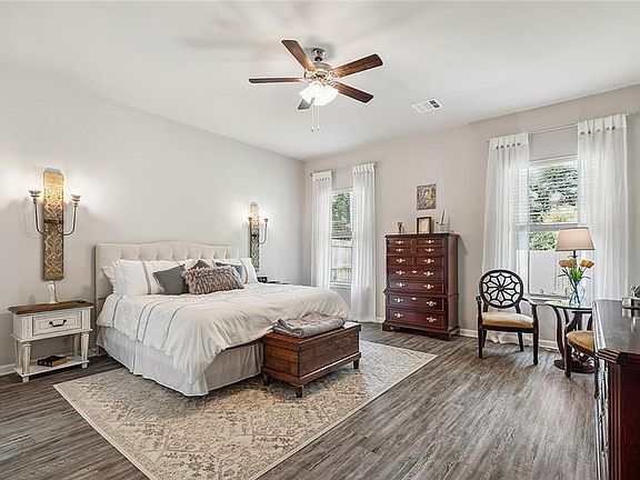 5th image of 67541 Emerald Dove Dr