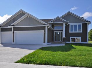 2104 Starburst Dr SW, Rochester, MN 55902