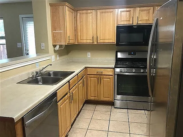 5 bed, 1986 sqft, $2,000 — Photo 4