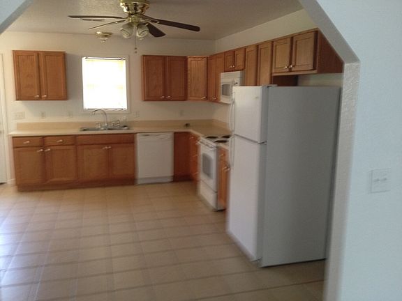 2nd image of 305 Williamsburg Dr #B