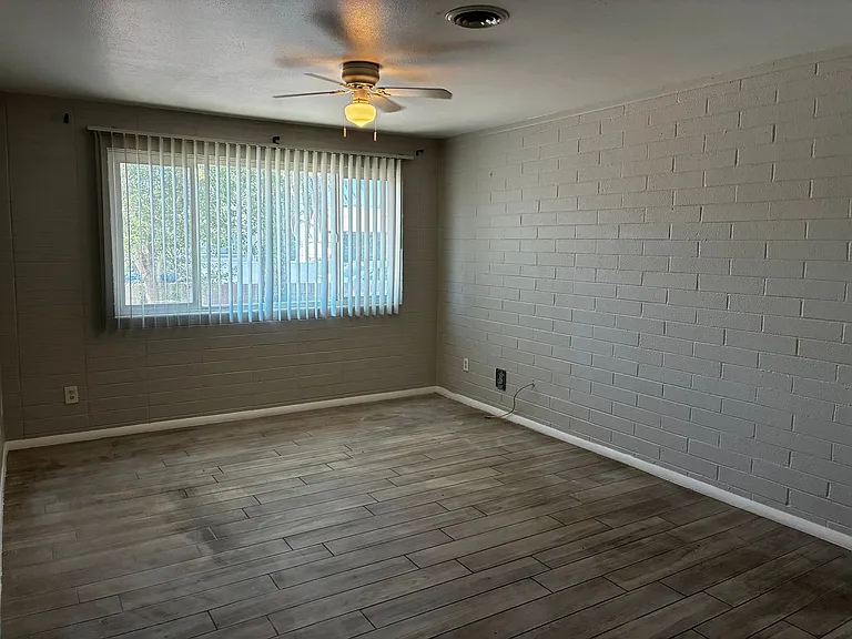 4116 E Moreland St — Photo 3