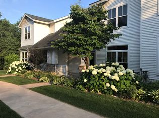 2700 Pinkspire Ln E, Maplewood, MN 55119