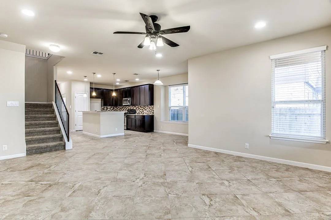 5 bed, 3.0 bath, 2647 sqft, $2,900 — Photo 3