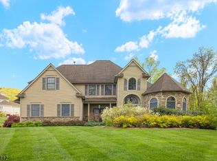 2 Sutton Ct, Hamburg, NJ 07419