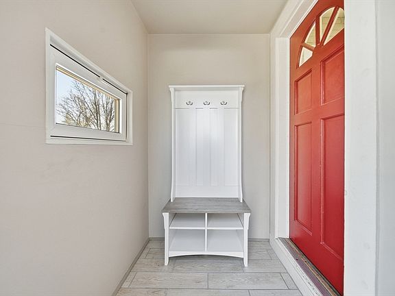4th image of 52 Worthen St
