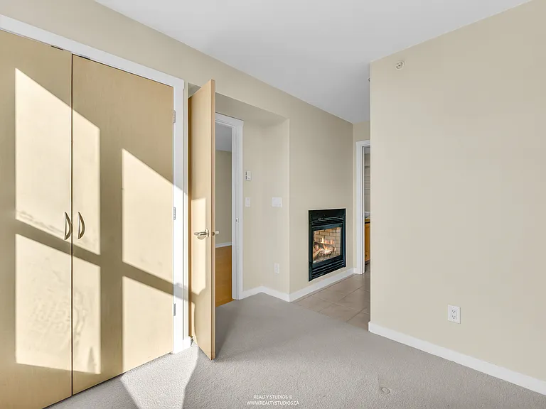 969 Richards St — Photo 8