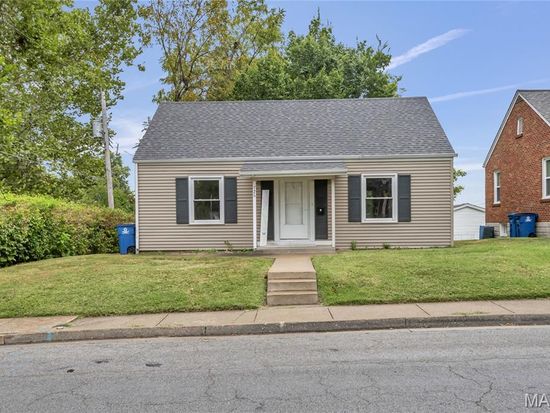 726 N 4th St, Saint Charles, MO 63301