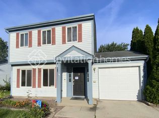 2S526 Cynthia Dr, Warrenville, IL 60555