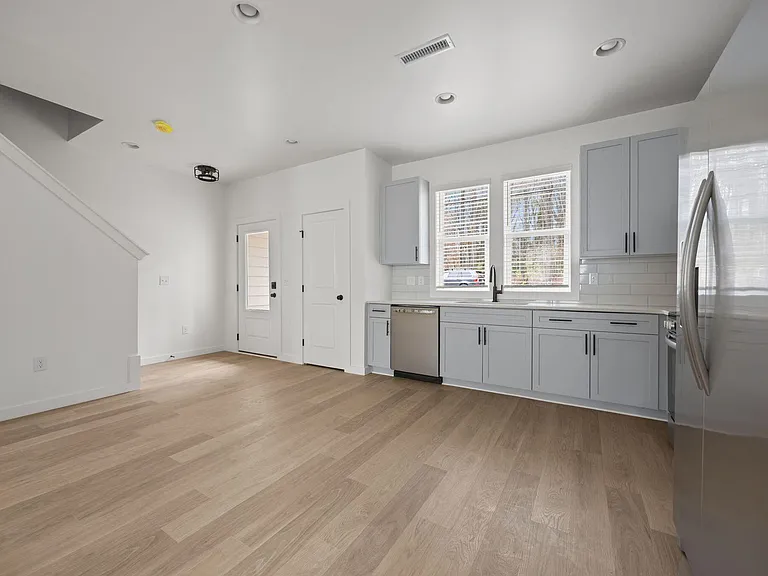 2811 Wilcox Pl — Photo 36