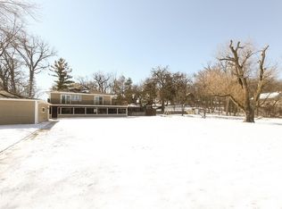 936 Ski Hill Rd, Fox River Grove, IL 60021