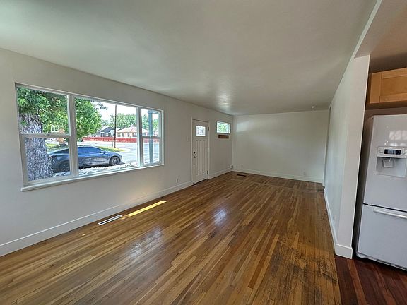 3rd image of 982 Vine St