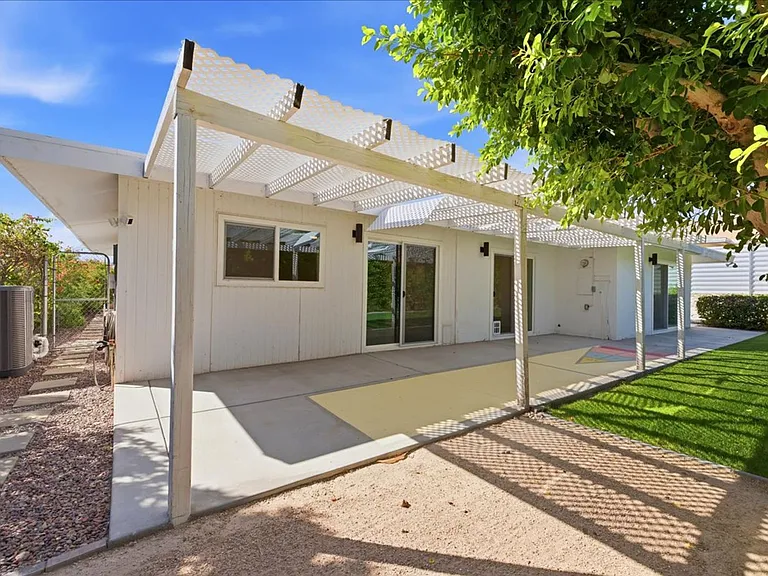 9750 Valencia Dr — Photo 22