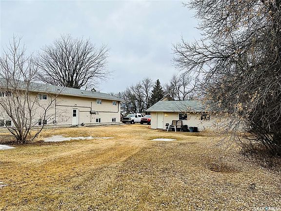 4th image of 415 Jamieson Ave