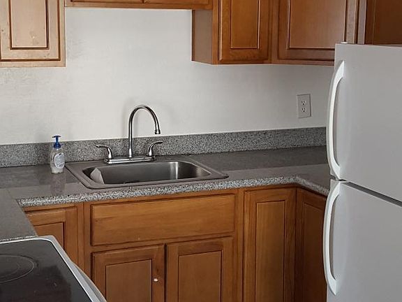 3rd image of 327 23rd Ave APT 1