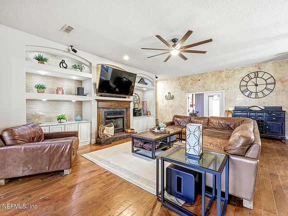 3rd image of 185 BARTRAM PARKE Drive