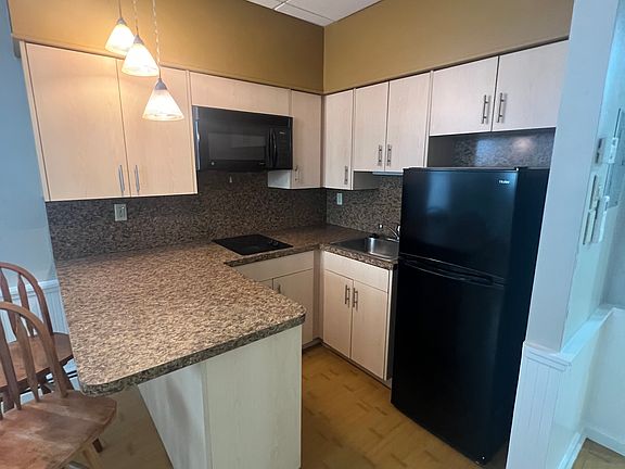 4th image of 2104 S 15th St Floor 2