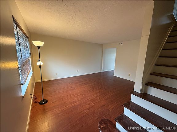 3rd image of 3143 Wooded Way