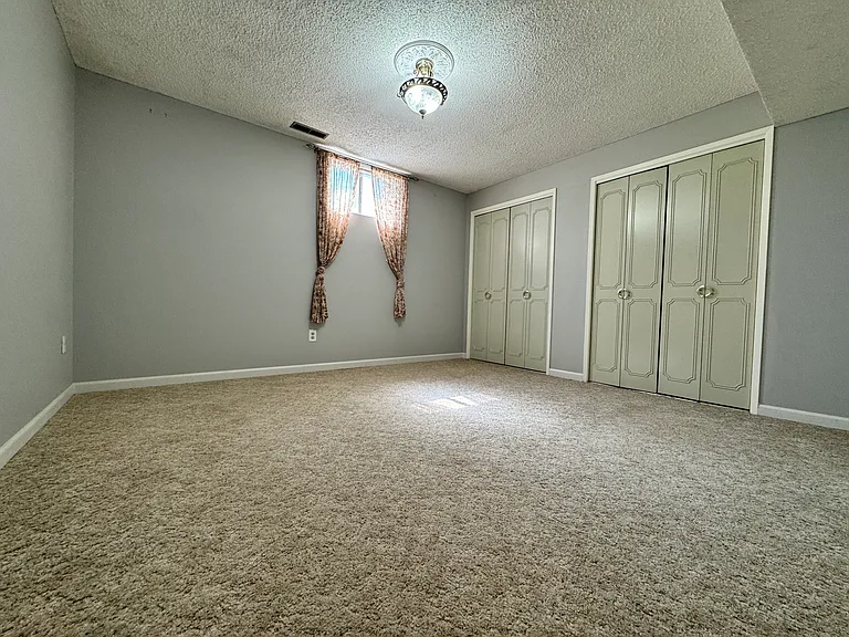 4601 Hillcrest Dr — Photo 8