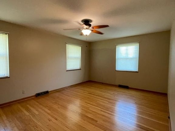 5th image of 942 Margaret Dr