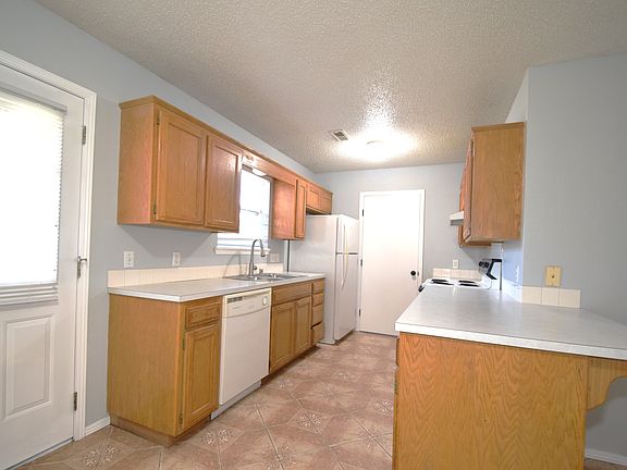 3rd image of 12 Burnett Cir