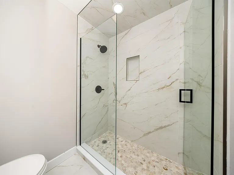 5240 Clarendon Crest St — Photo 36