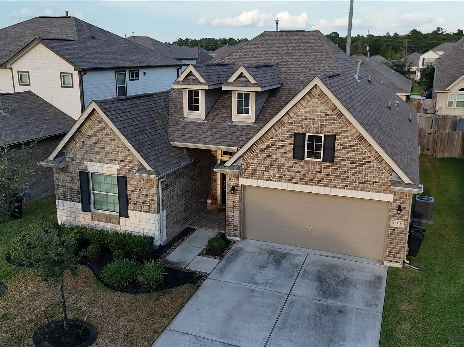 3 bed, 2.0 bath, 2080 sqft, $2,250 — Photo 2