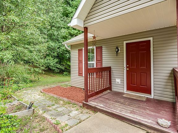 4th image of 36 Rocking Porch Ln