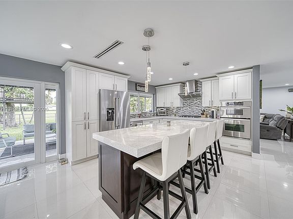 5th image of 10131 SW 108th St