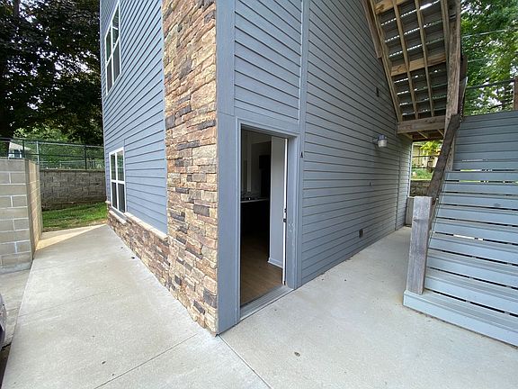 2nd image of 404 Jefferson St #A