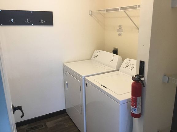 5th image of 2 Sharon Dr #128
