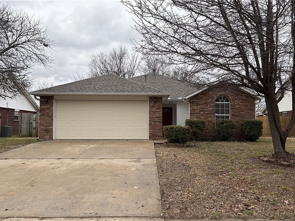 1st image of 829 S Liberty Dr