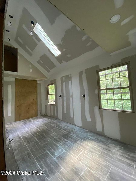 3rd image of 1105 River Road