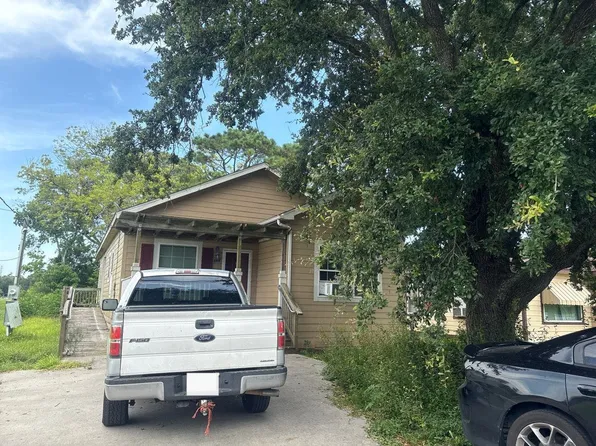 519 Lake Rd, La Marque, TX 77568