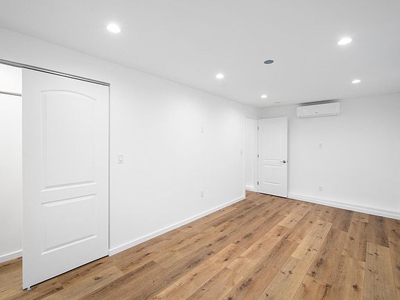 5th image of 796 N Mar Vista Ave