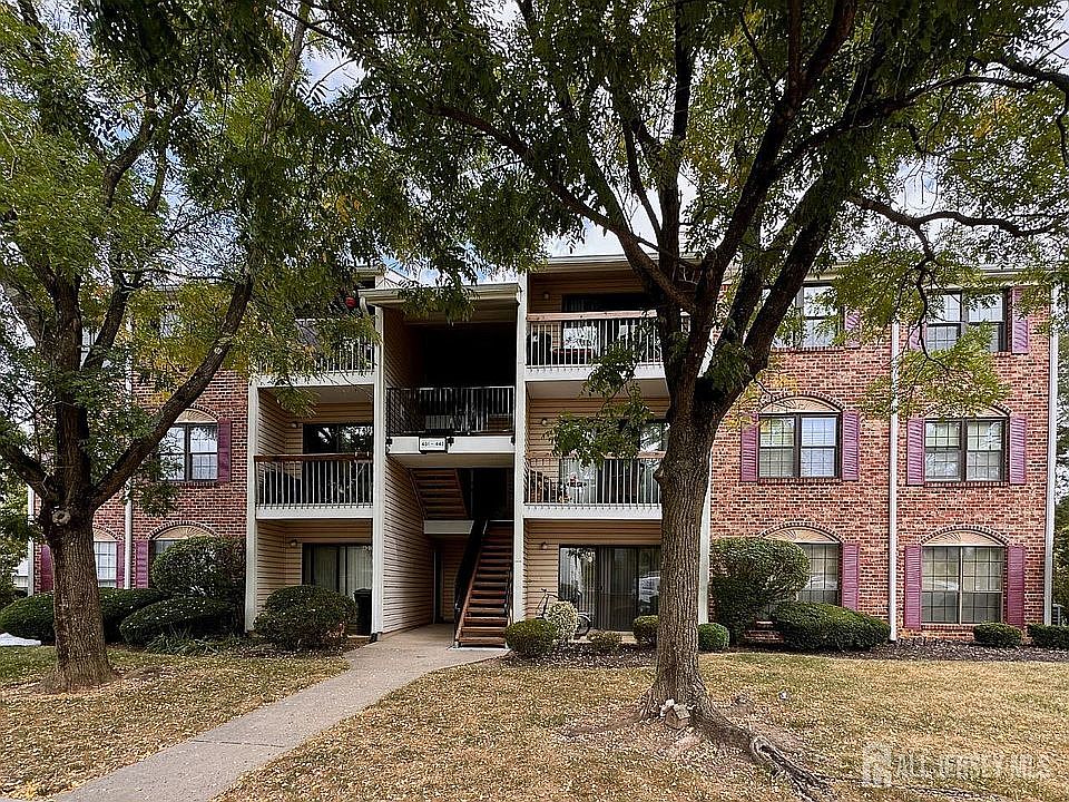 1st image of 420 Danbury Ln