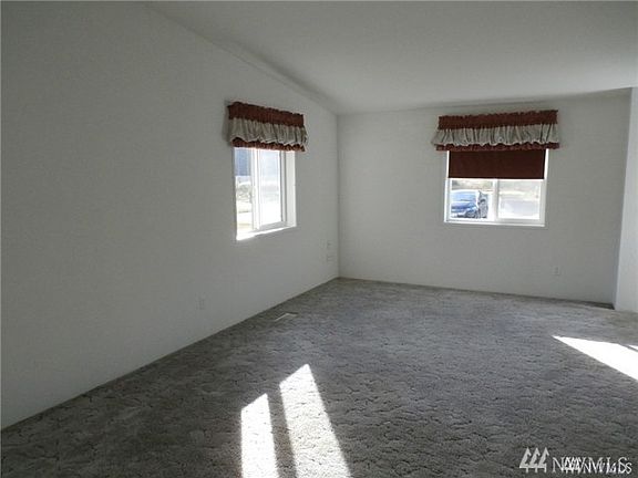 4th image of 110 W Freedom Ln #8