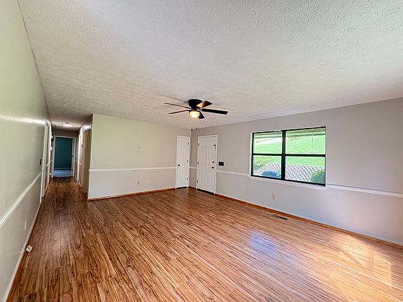3rd image of 901 Locke Dr