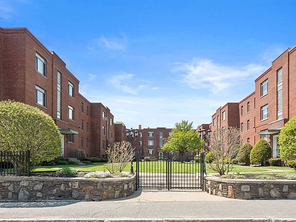 3rd image of 10 Ashland St APT 2L