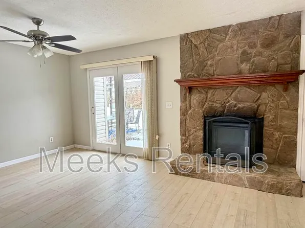 205 Fairway Gdns, Hurricane, WV 25526