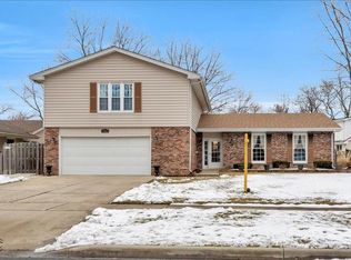 1022 Runyan Dr, Lockport, IL 60441