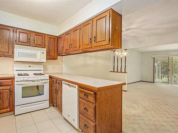 3rd image of 5947 Leisure South Dr SE