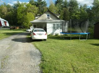 40 Season Ln, Mill Hall, PA 17751