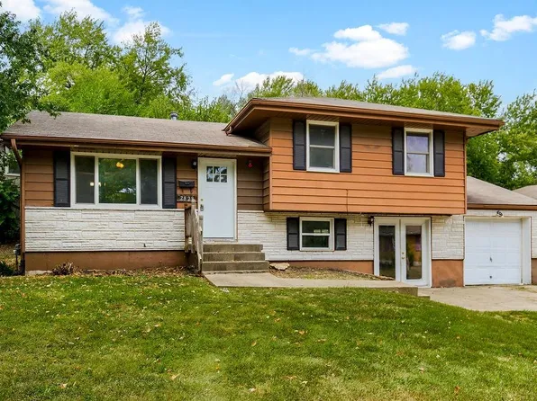 7828 NE San Rafael Dr, Kansas City, MO 64119