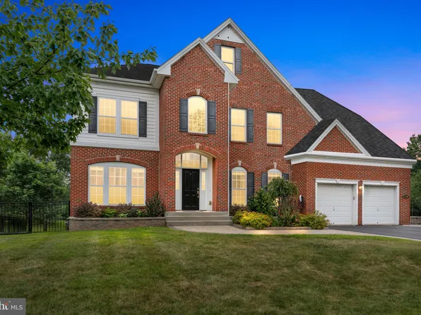 1156 William Penn Dr, Bensalem, PA 19020