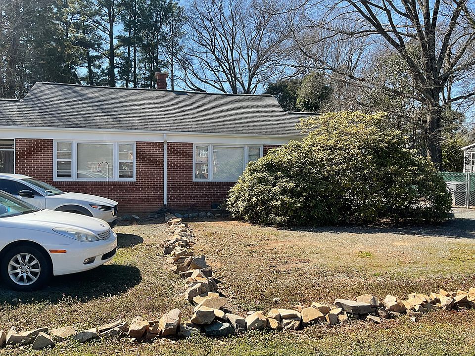 Front of duplex. Right side is 919 McAlway Rd.